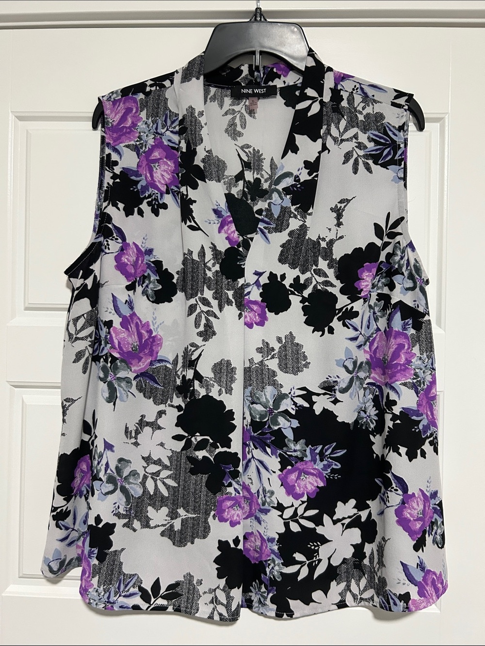 Nine West White Sleeveless V-Neck Camisole with Purple Floral Print